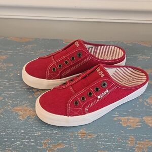 Taos EZ Soul Red Canvas Mule Sneakers  (size 7, fits like a 6.5)